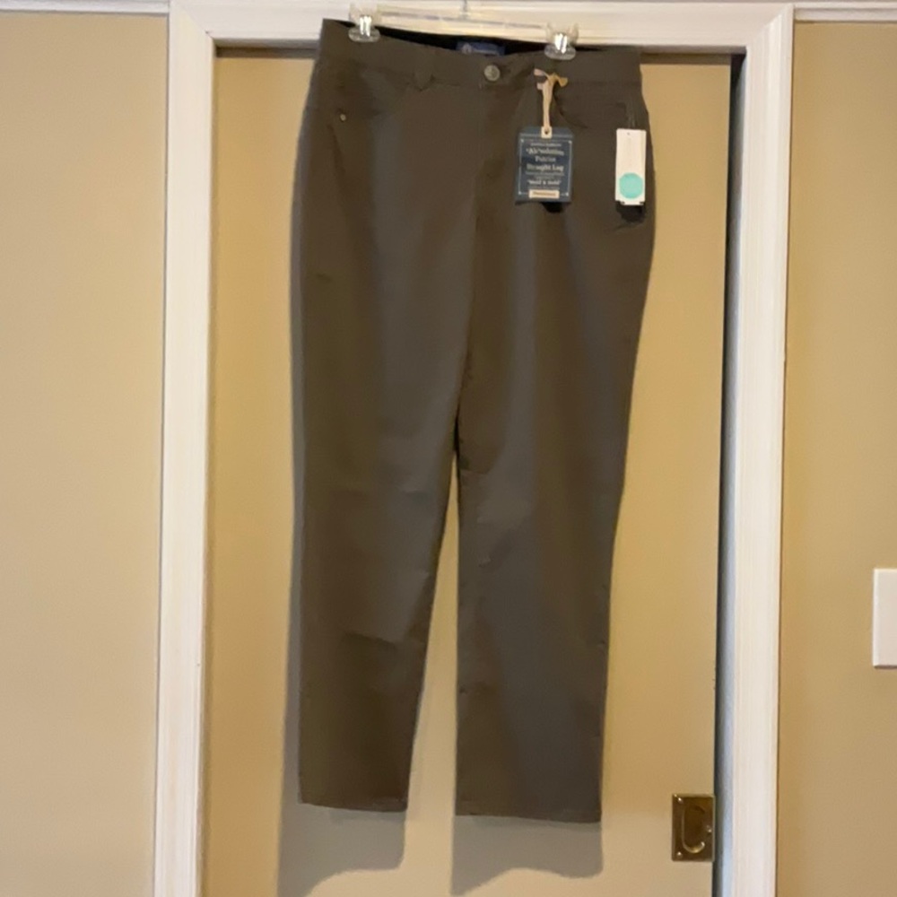 NWT Chic Democracy Natalie Straight taupe colored jean